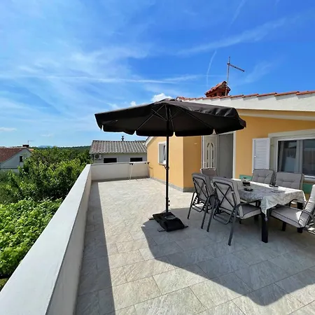 Guest house Mara I. Silo (Krk)