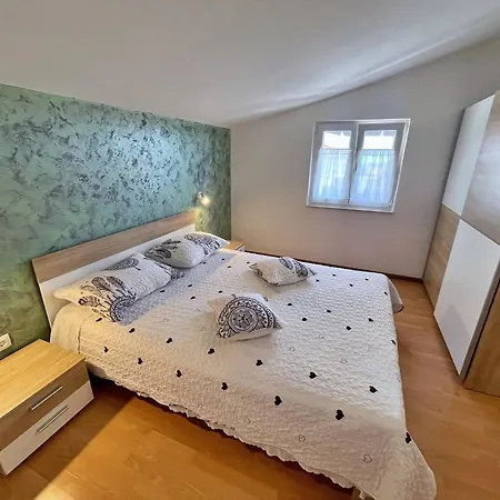 Guest house Mara I. Silo (Krk)