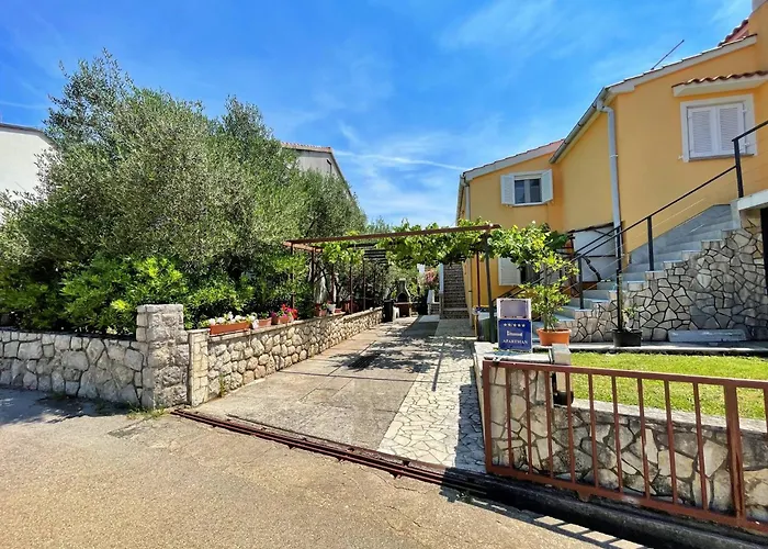 Mara I. Gostinjska kuća 3*